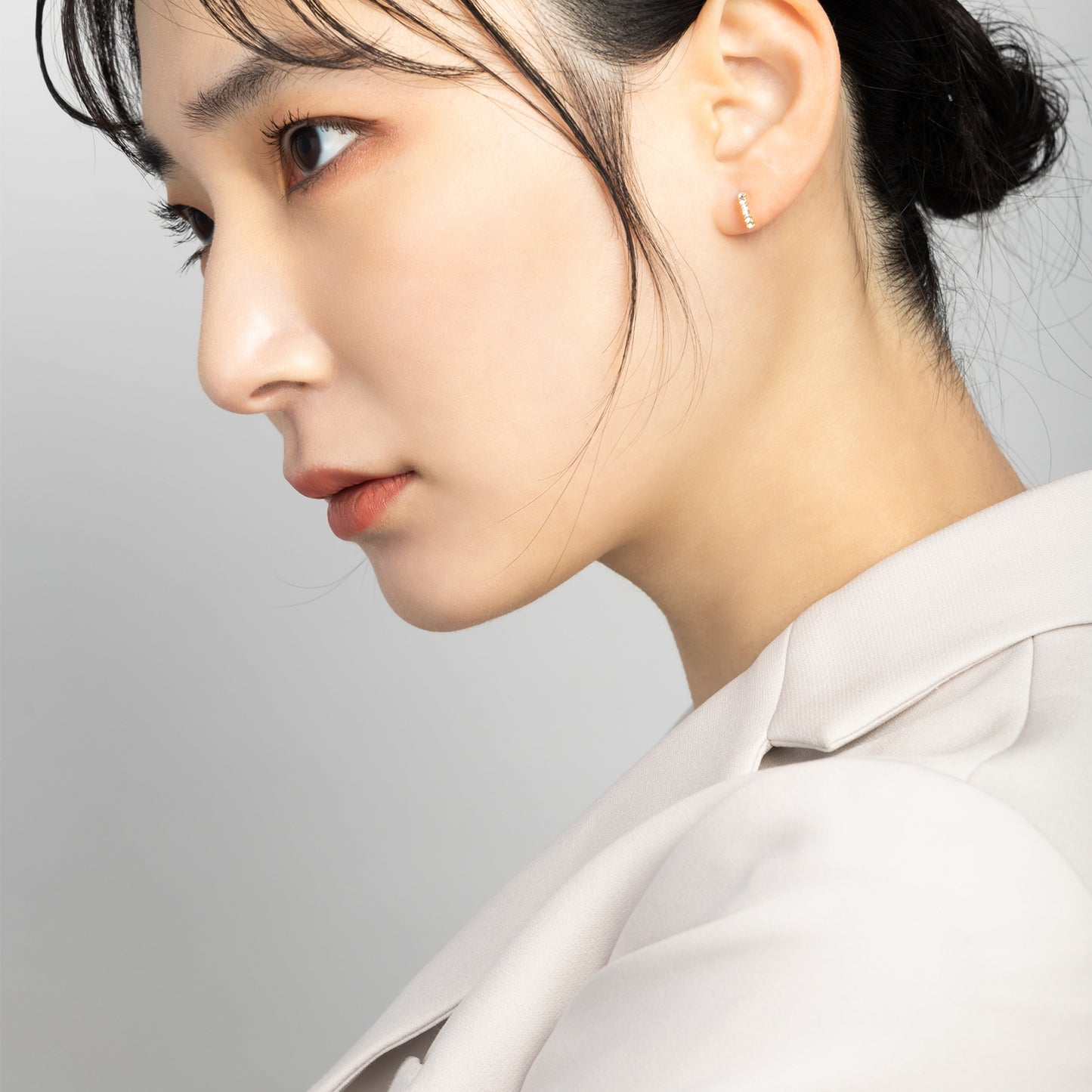 K18post ハーフラウンドパヴェピアス