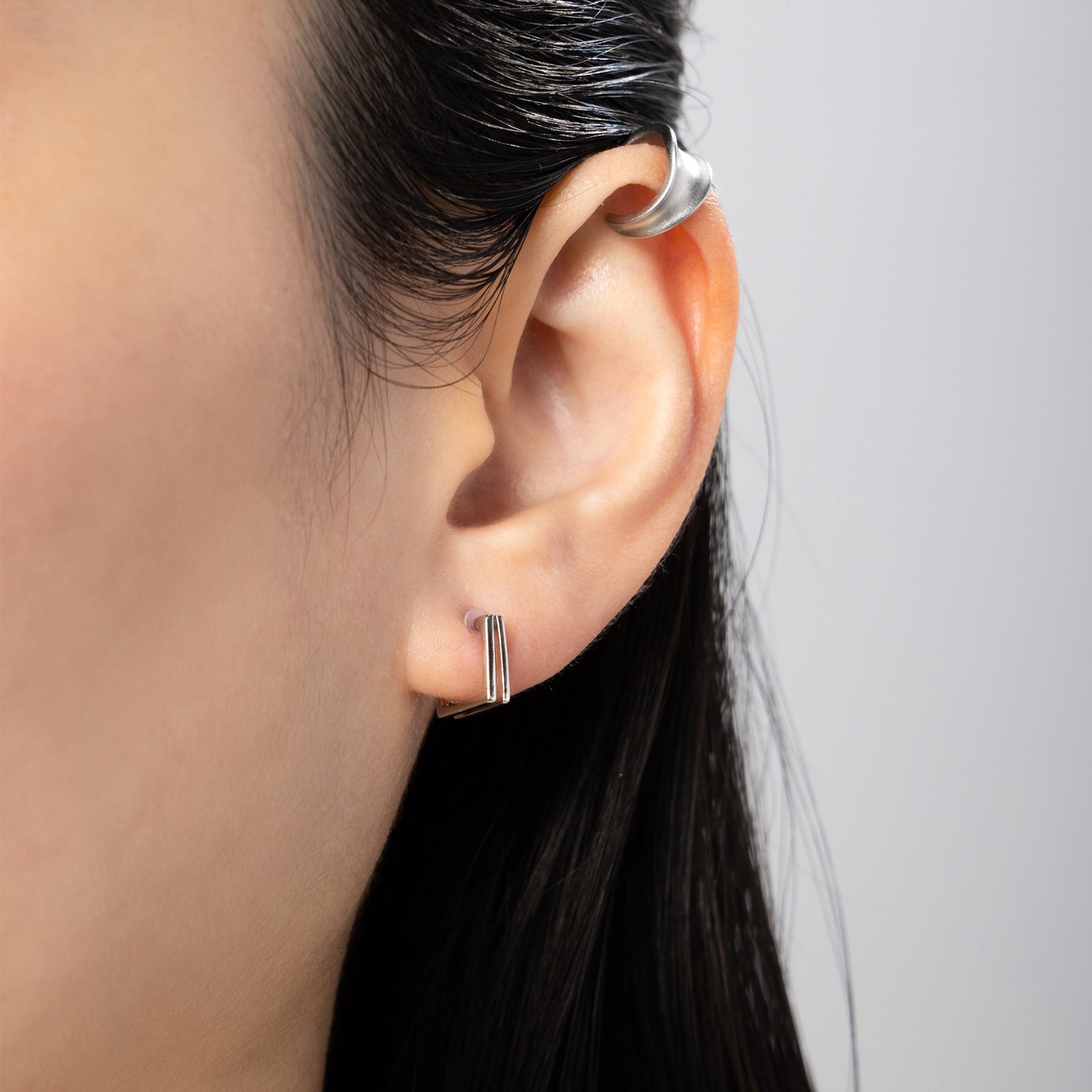 K18post スクエアフレームフープピアス