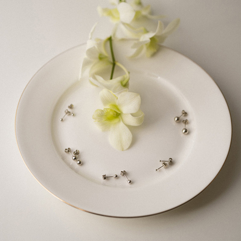 Pt900post シンプルボールピアス 5サイズ