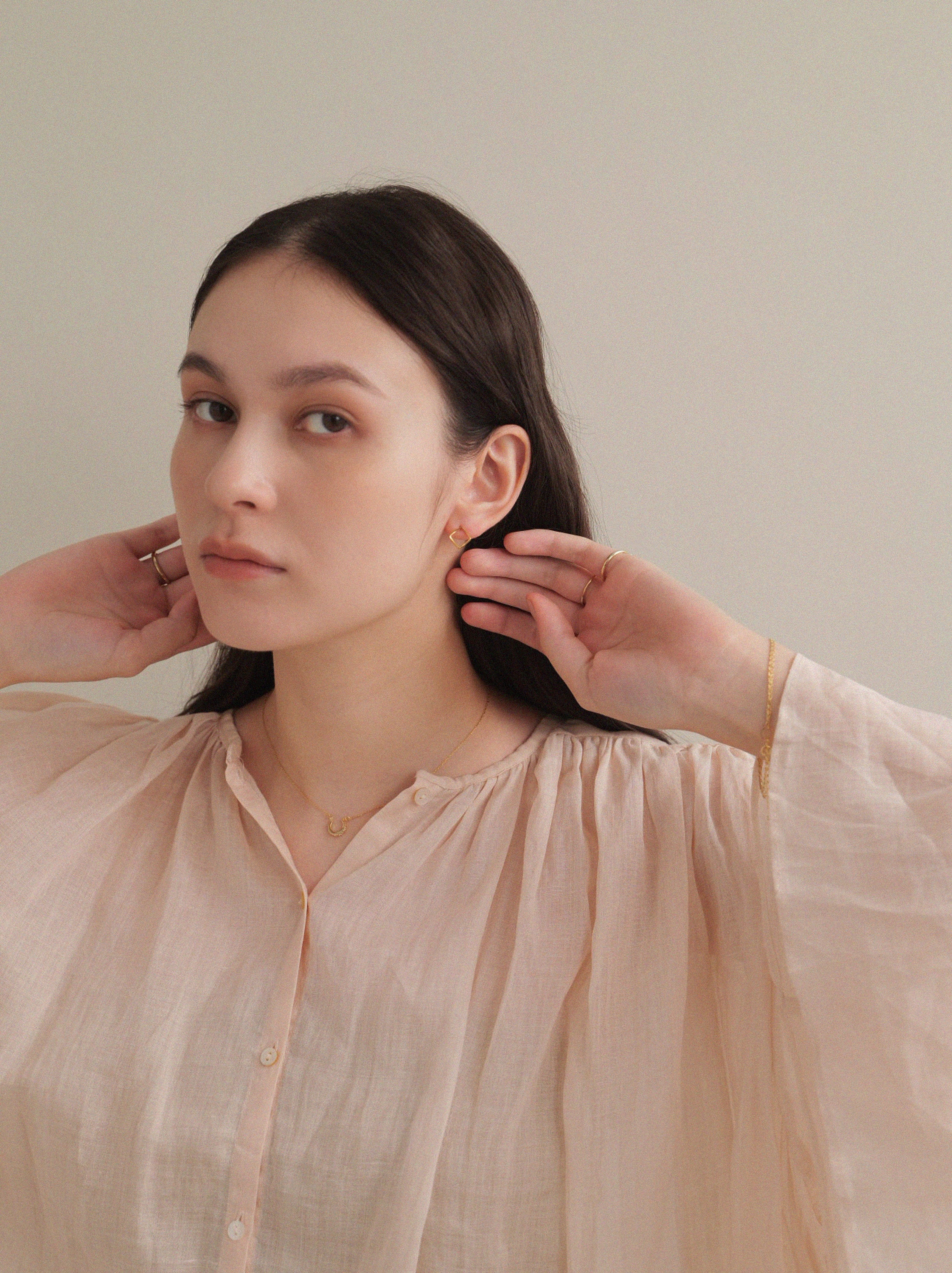 Pt900post スクエアフレームピアス