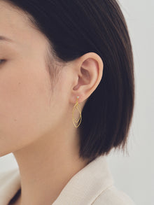 Pt900post マーキスフレームピアス