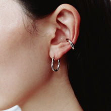 Pt900post メビウスフープピアス