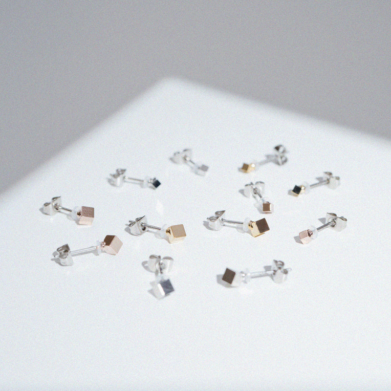 サージカルステンレス316L 立体キューブピアス