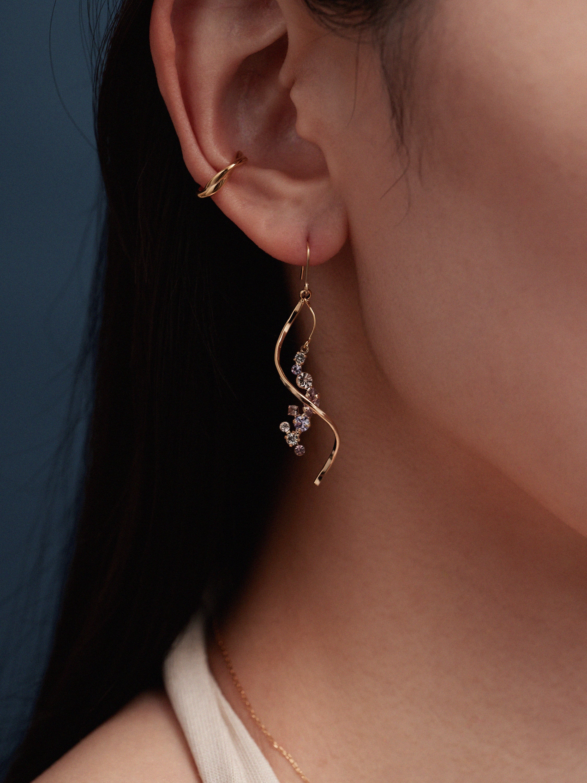 Preciosa Crystals アシンメトリーフックピアス