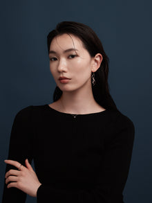 Preciosa Crystals アシンメトリーフックピアス