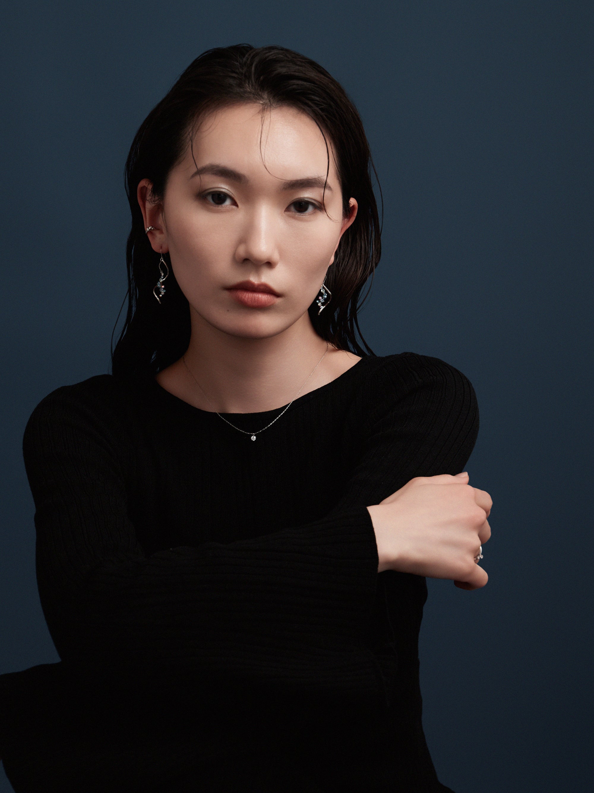 Preciosa Crystals アシンメトリーフックピアス