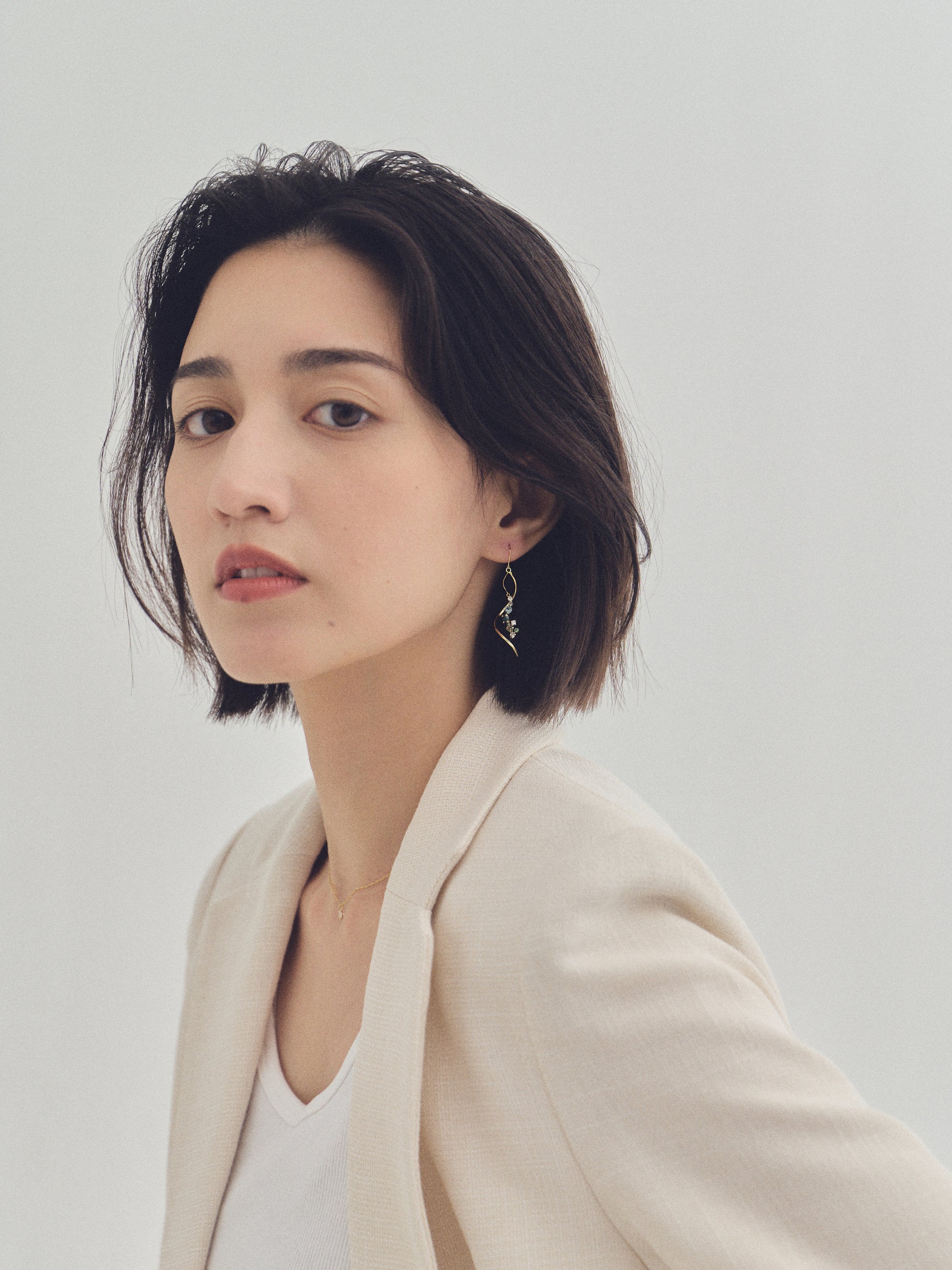 Preciosa Crystals アシンメトリーフックピアス