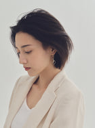 Preciosa Crystals アシンメトリーフックピアス