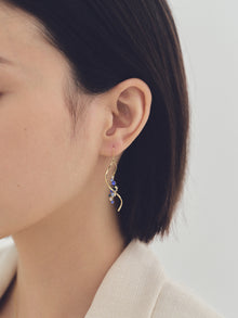 Preciosa Crystals アシンメトリーフックピアス