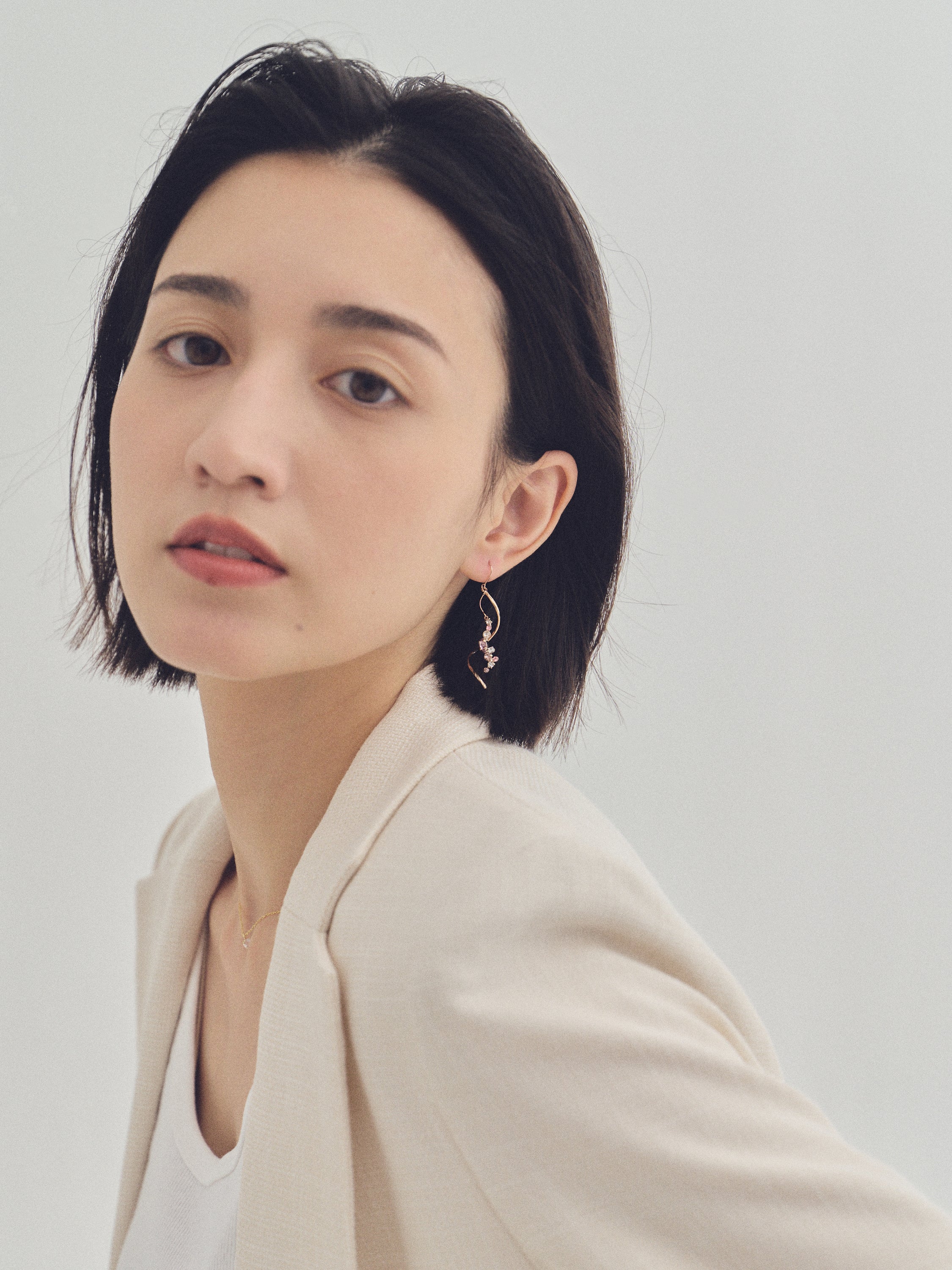 Preciosa Crystals アシンメトリーフックピアス